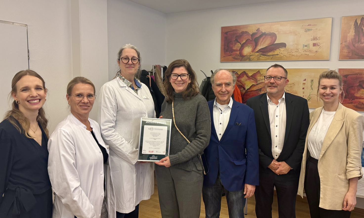 Die Auszeichnung wurde symbolisch von Frau Dr. Ophelia Nick, Parlamentarische Staatssekretärin beim Bundesministerium für Ernährung und Landwirtschaft, an die beteiligten Personen überreicht.