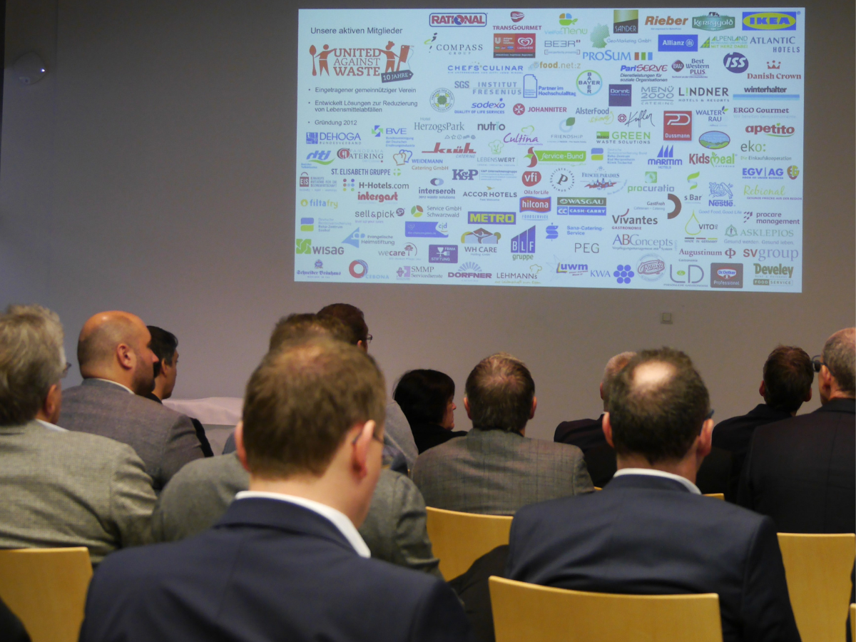 Eine Powerpoint Tafel mit Logos der UAW Partner